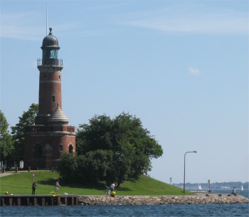 canal_entrance_lighthouse