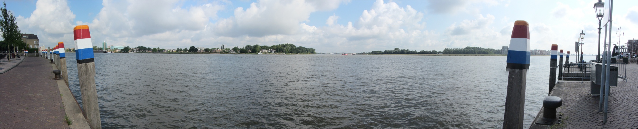 river_confluence_in_dordrecht