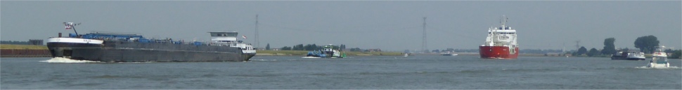 ship_and_barges_on_dordtsche_kil