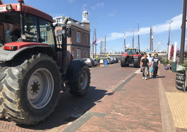 farmers_protesting
