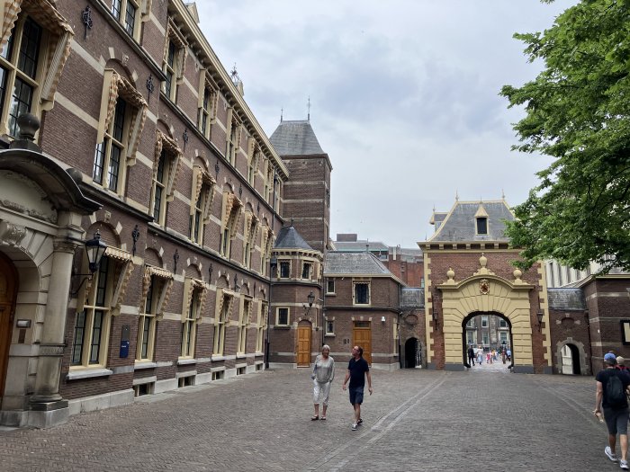 first_half_of_binnenhof_1
