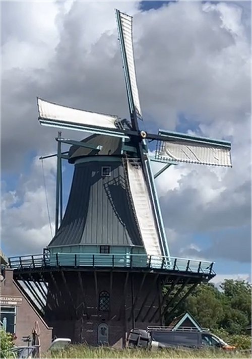 windmill_on_noordhollandsch_kanaal