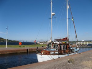 clachnaharry_sea_lock_with_beauly_firth_and_kessock_bridge_in_background