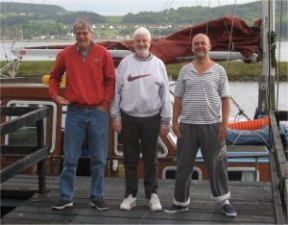 three_men_in_a_boat_at_clachnaharry