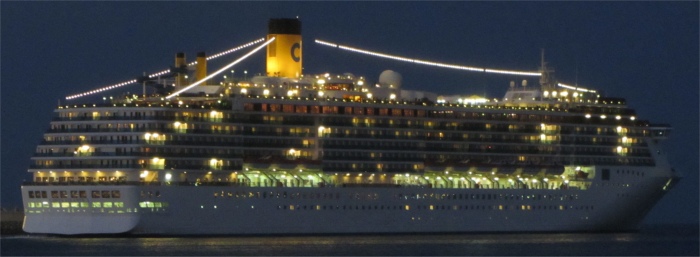 cruise_ship_leaving