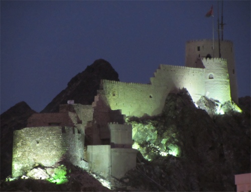 mutrah_fort_at_night